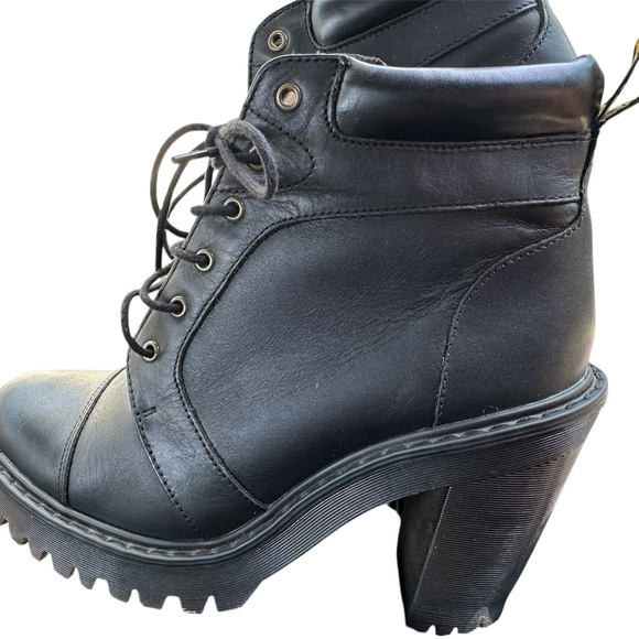 Dr. Martens Averil Size 7 Black Heeled Boots with Chunky Heel - Picture 4 of 7
